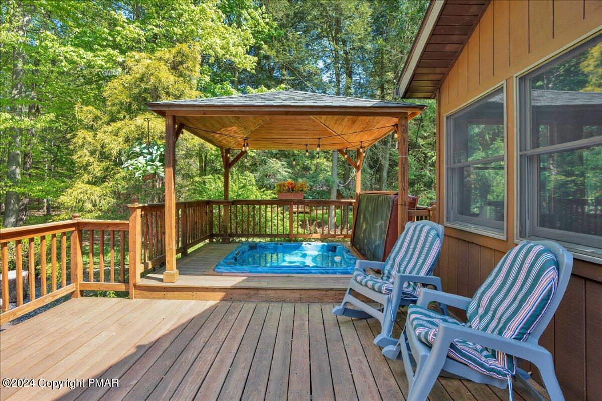 572 Sir Jeoffrey Court