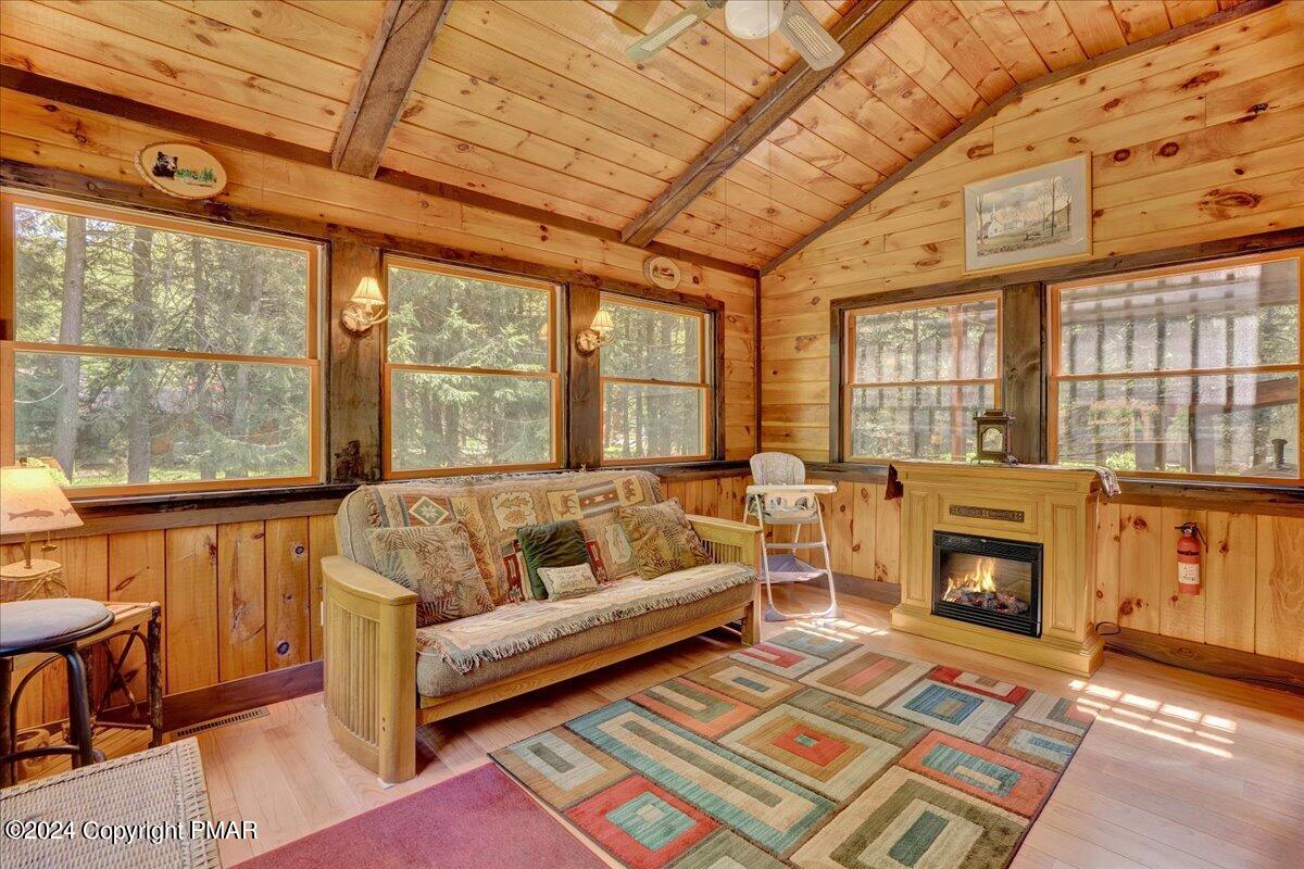 572 Sir Jeoffrey Court
