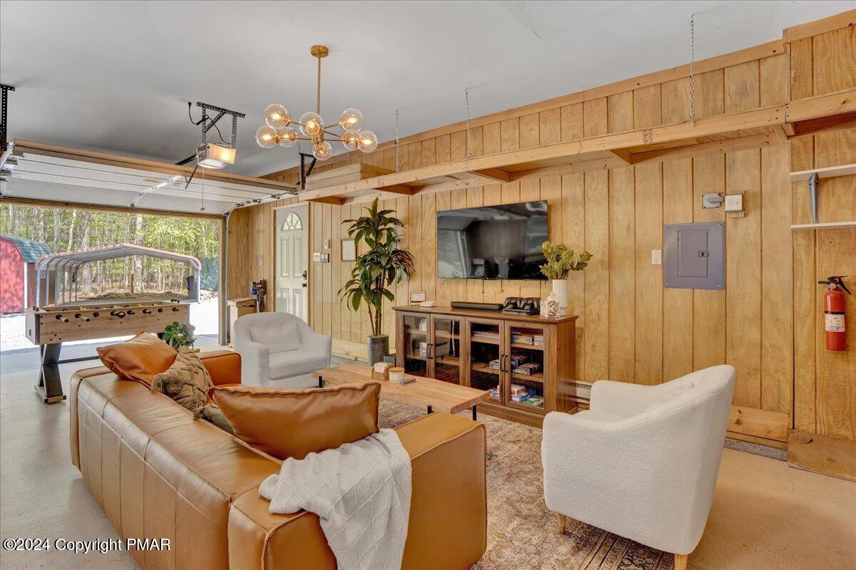 572 Sir Jeoffrey Court