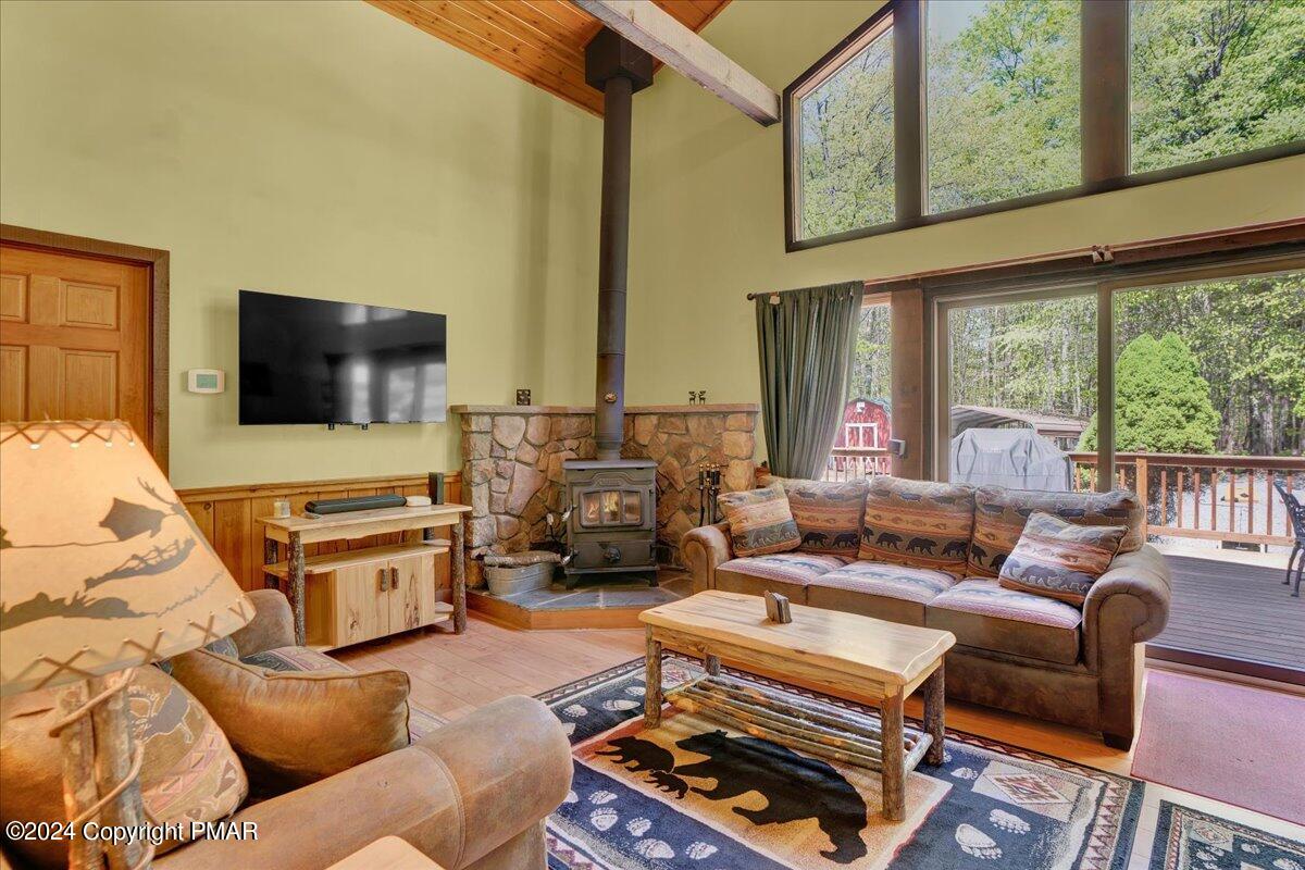 572 Sir Jeoffrey Court