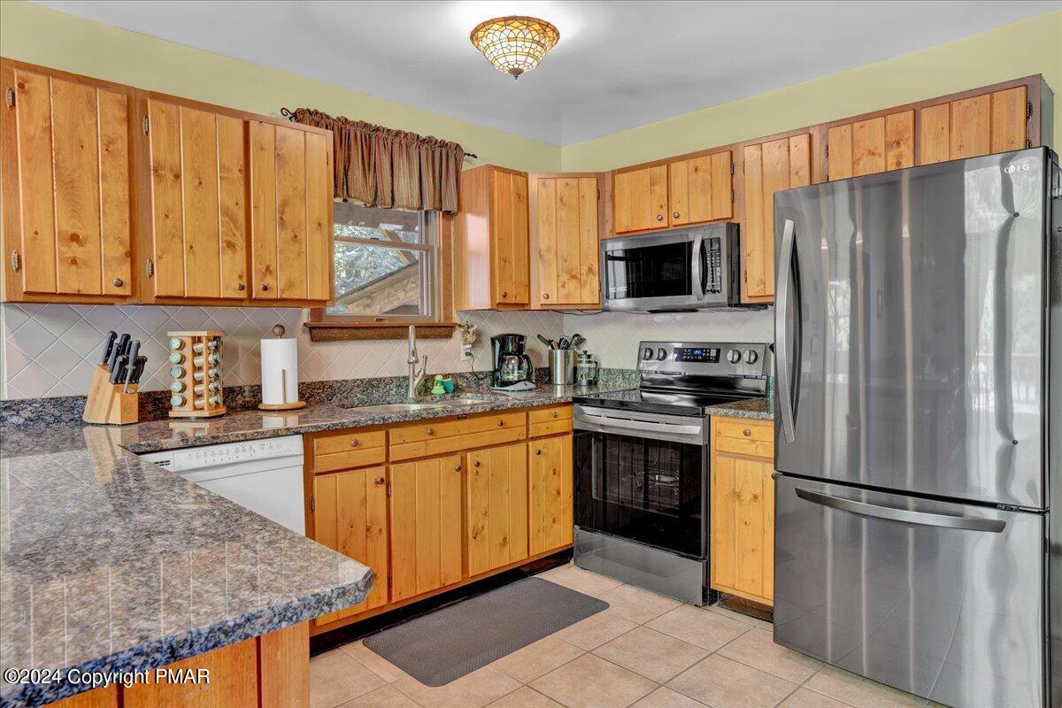 572 Sir Jeoffrey Court