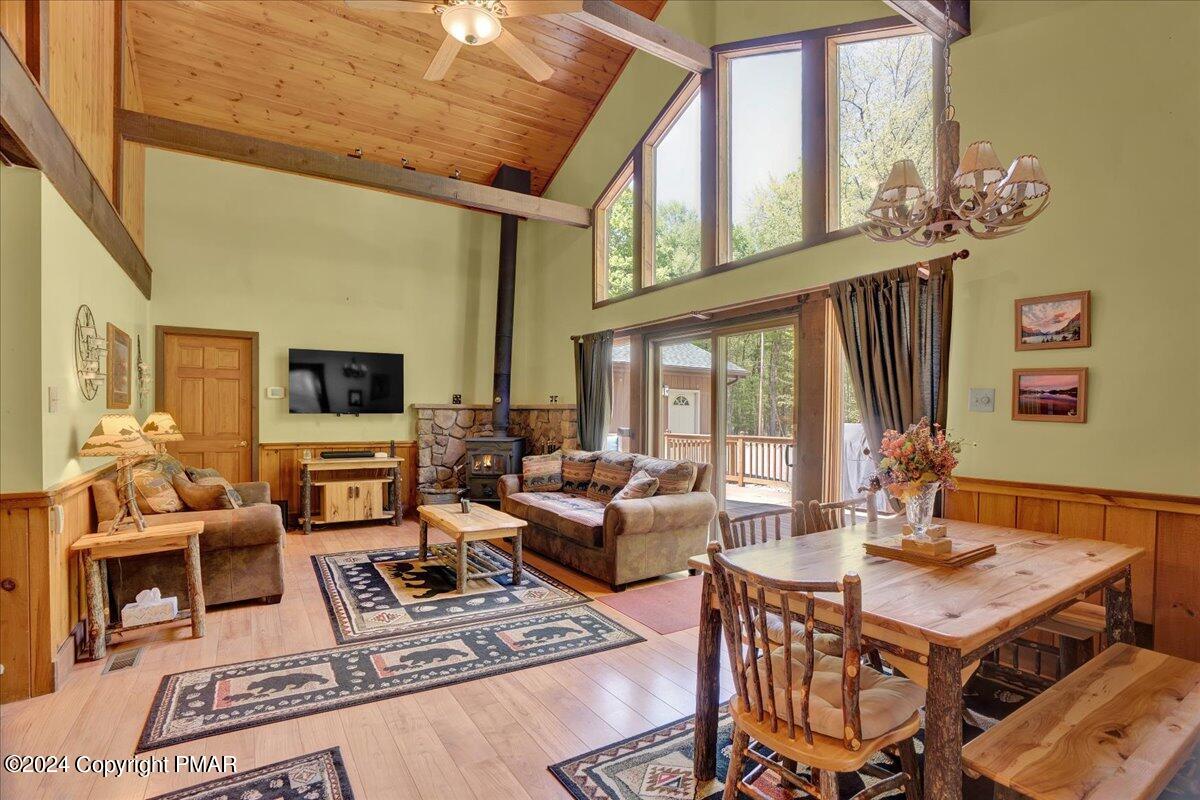 572 Sir Jeoffrey Court
