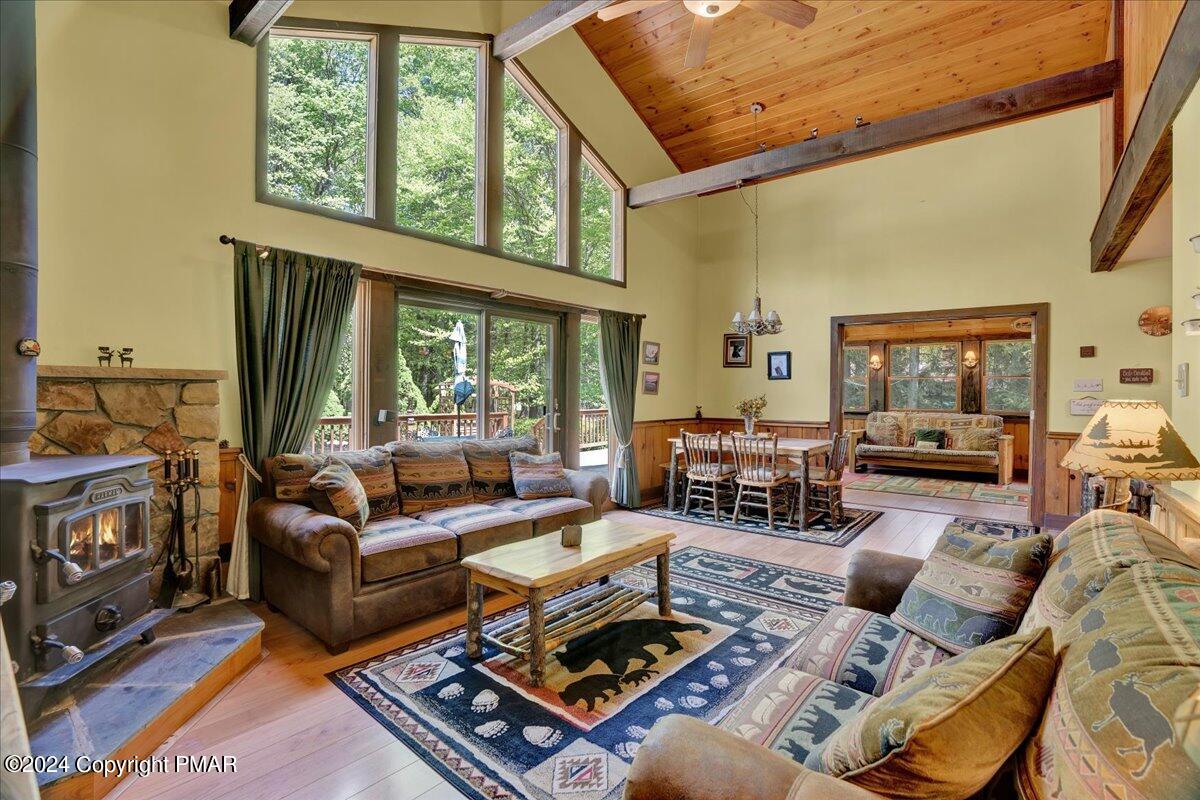 572 Sir Jeoffrey Court