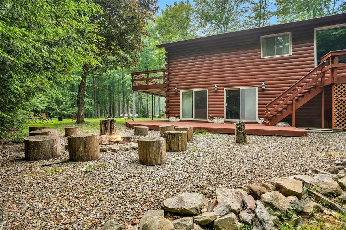 926 Sir Lionel Court