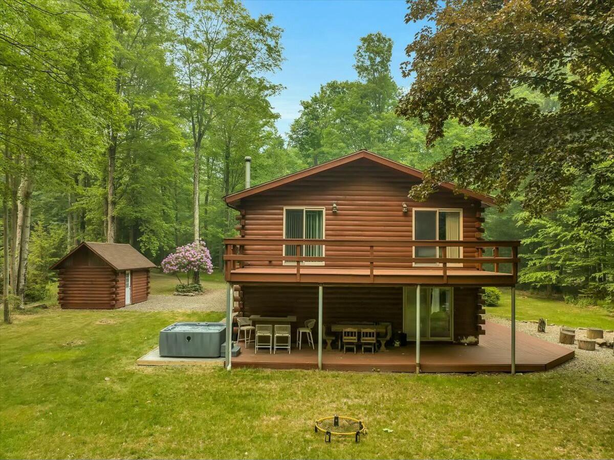 926 Sir Lionel Court