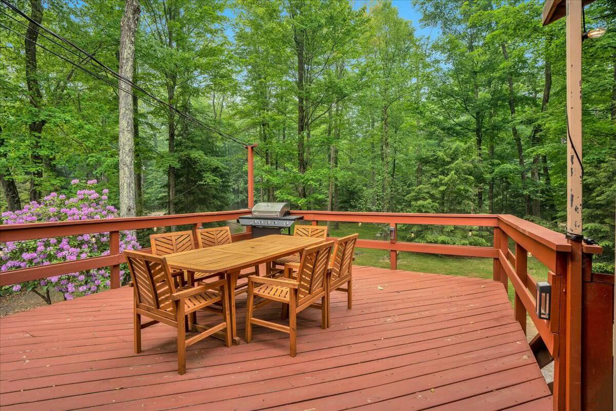 926 Sir Lionel Court