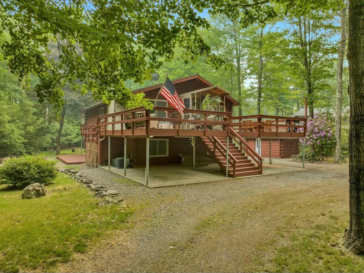 926 Sir Lionel Court