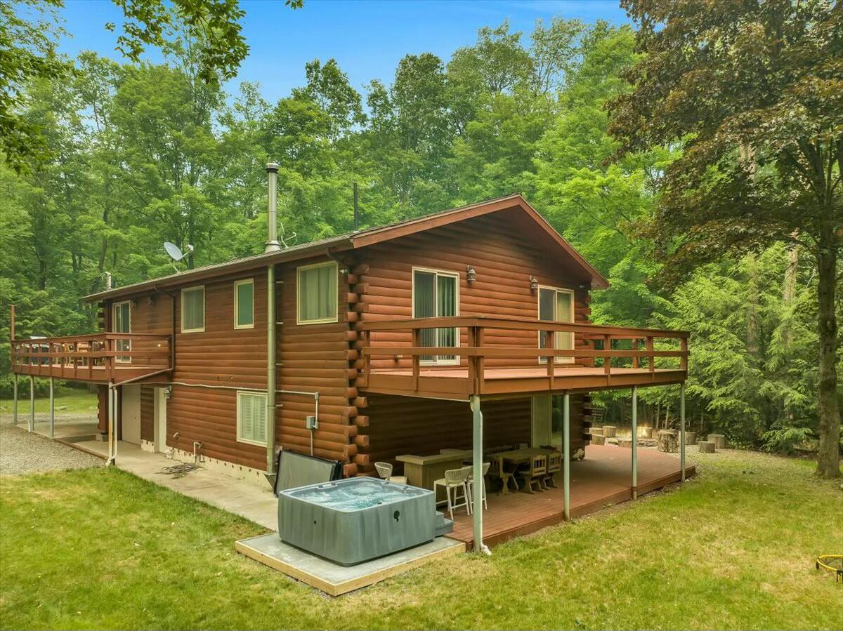 926 Sir Lionel Court