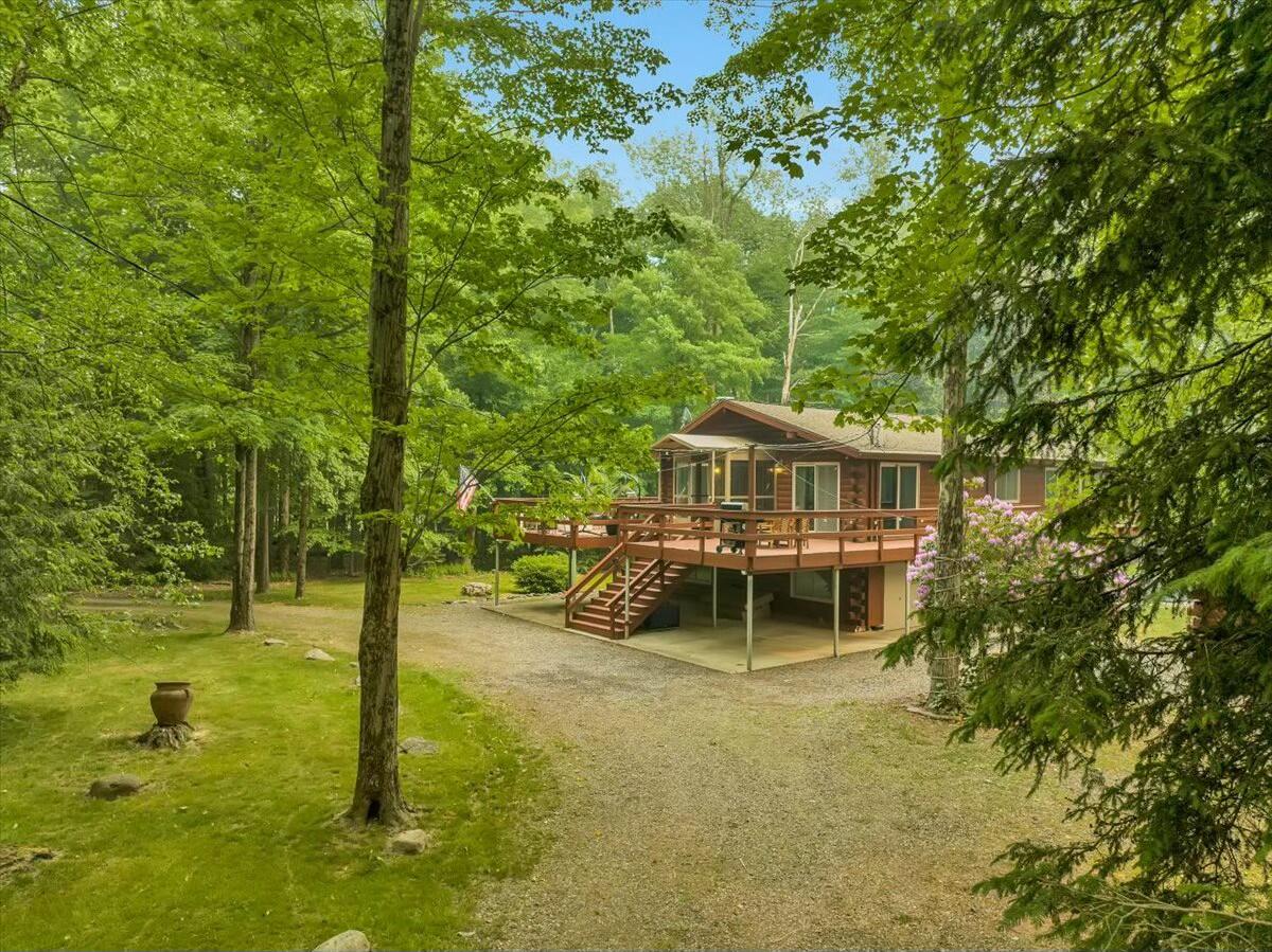 926 Sir Lionel Court