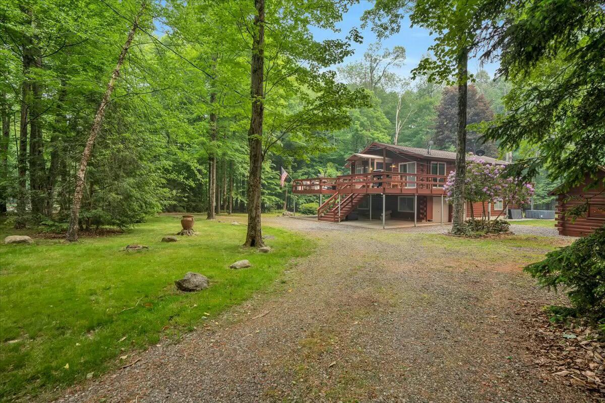 926 Sir Lionel Court