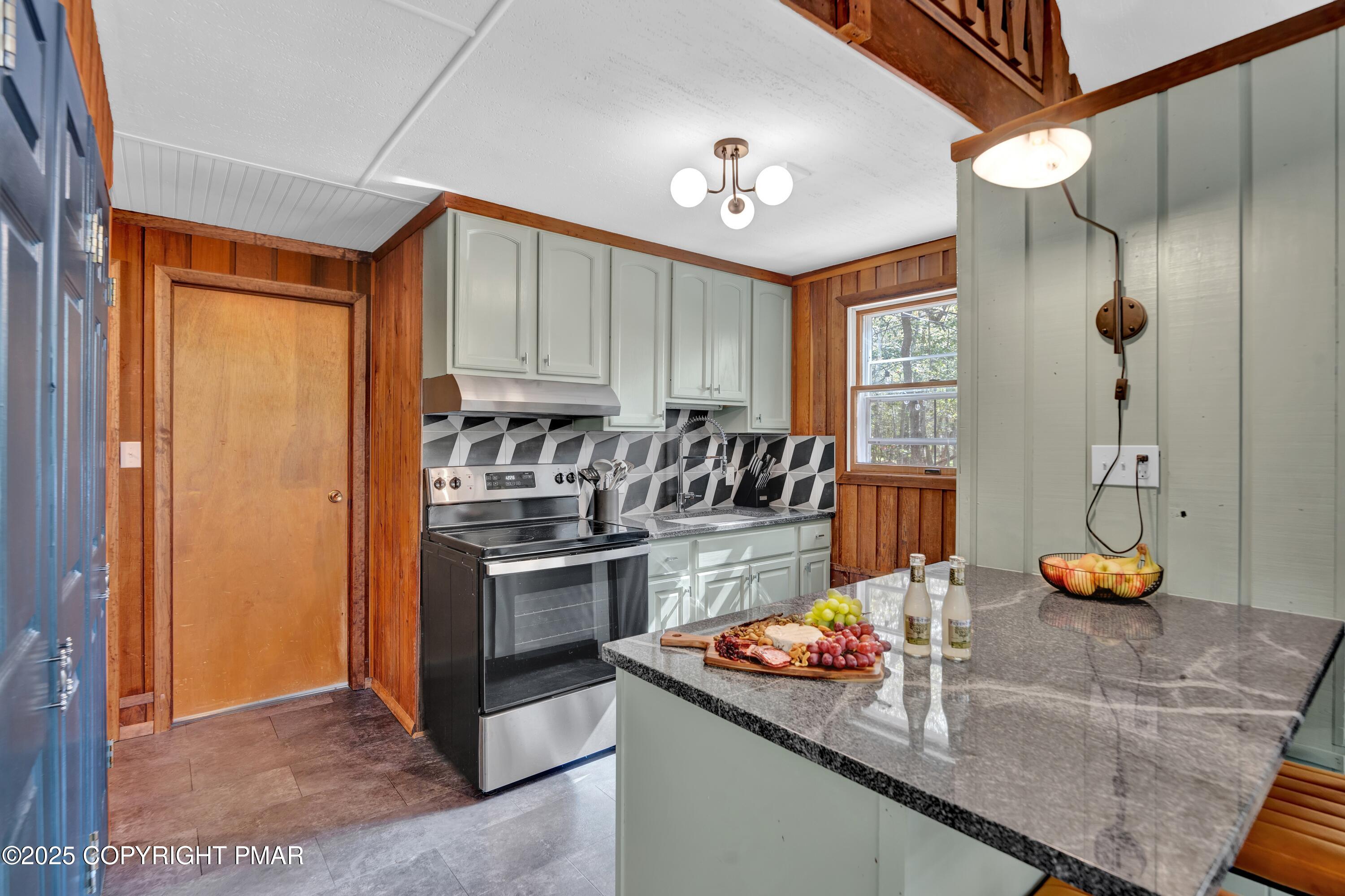 22 Mountain Glen Drive