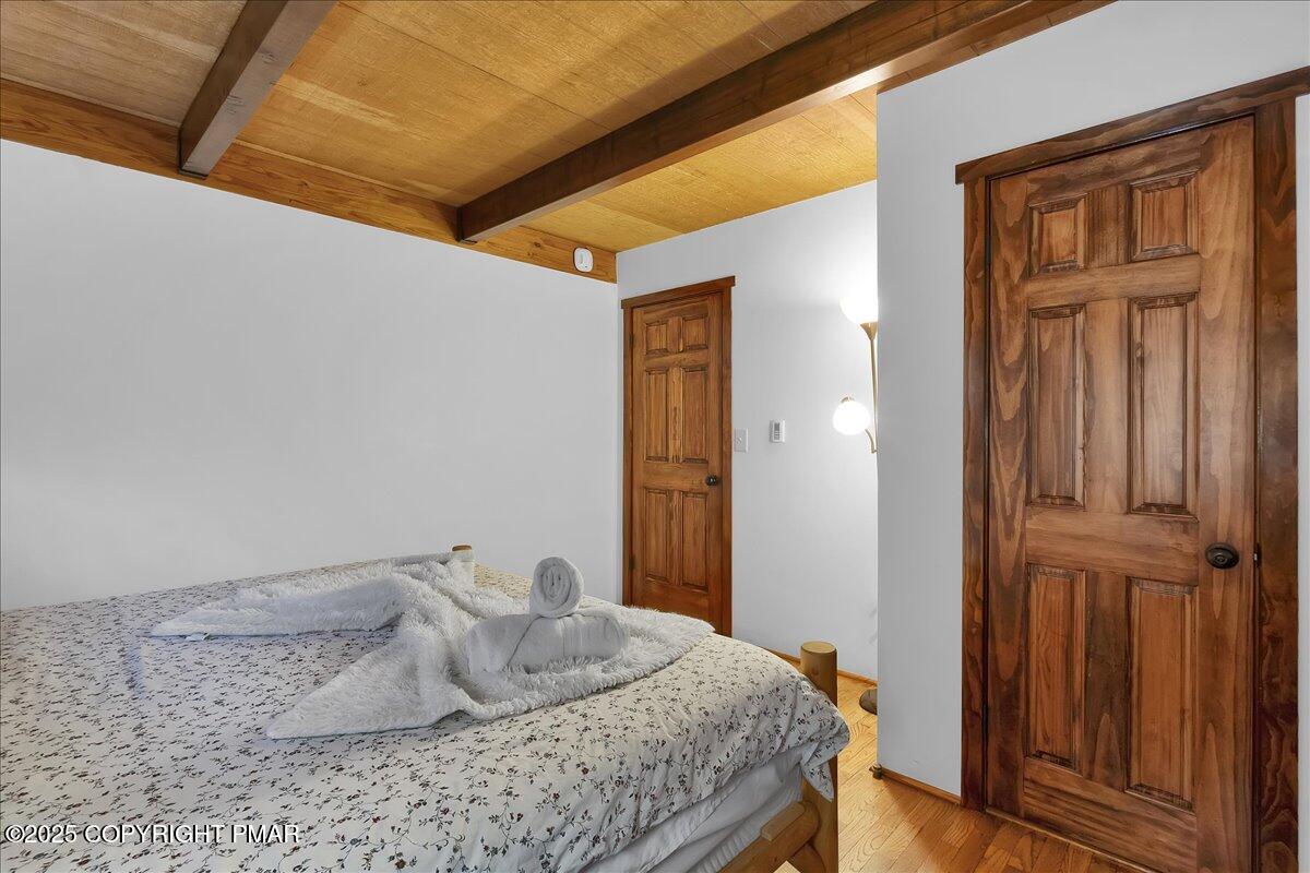 7515 Crestview Drive