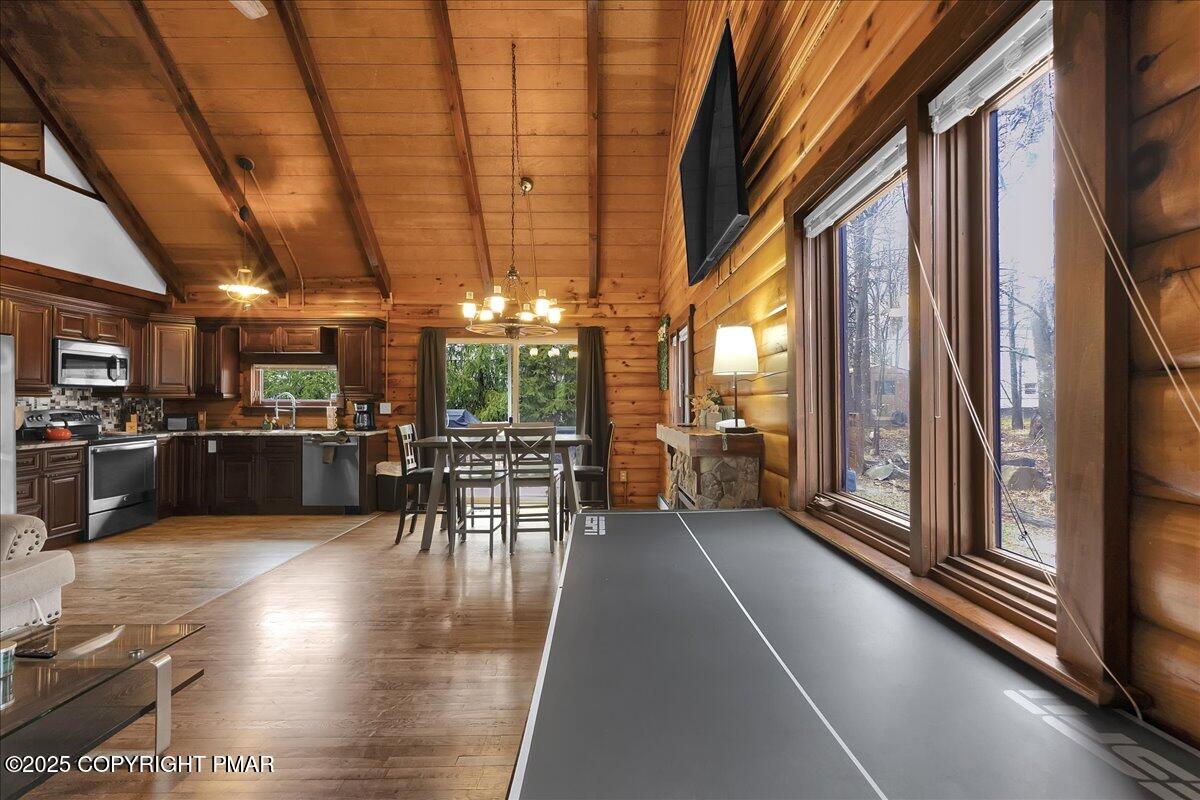 7515 Crestview Drive