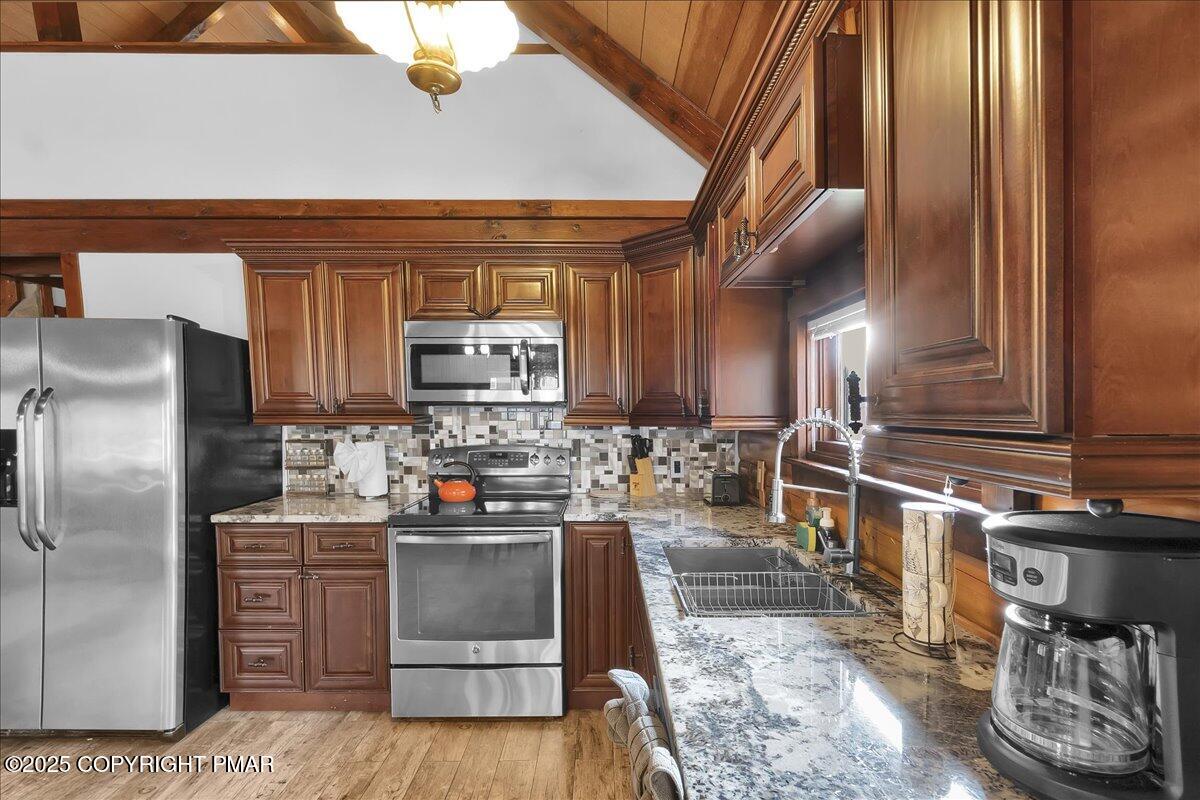 7515 Crestview Drive