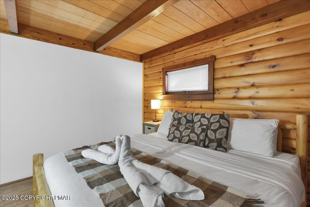 7515 Crestview Drive