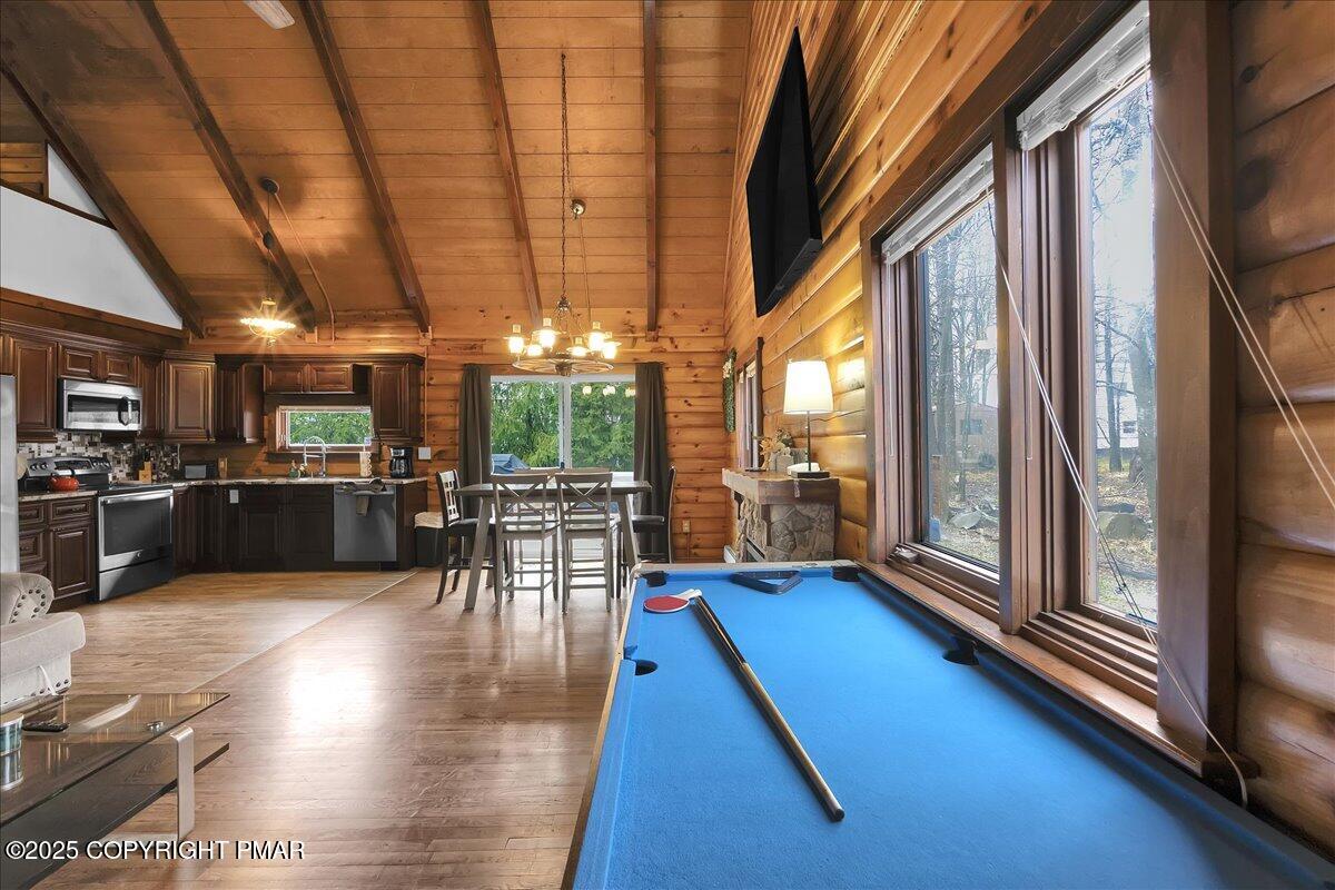 7515 Crestview Drive