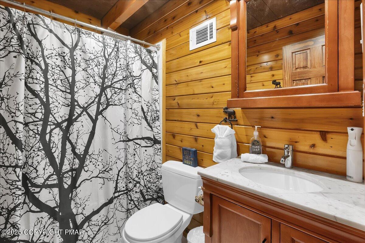 7515 Crestview Drive