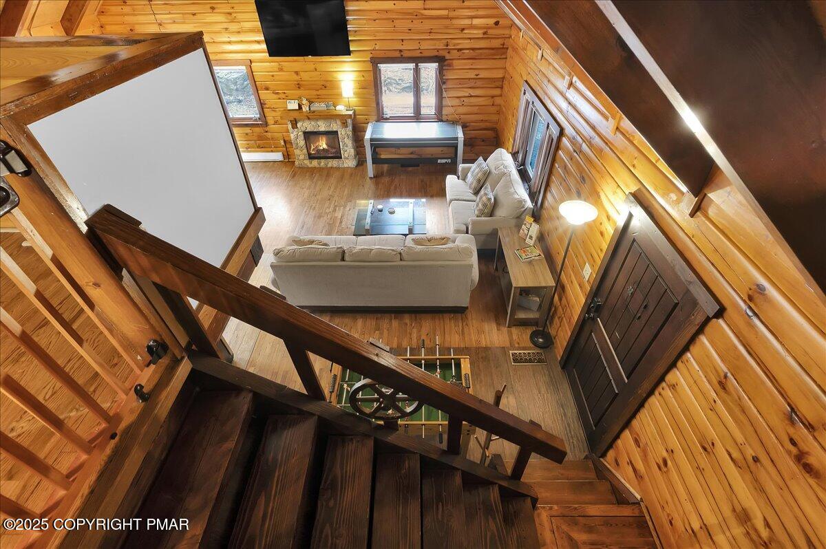 7515 Crestview Drive