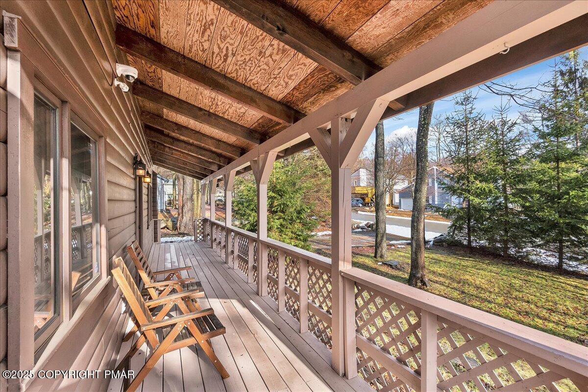 7515 Crestview Drive