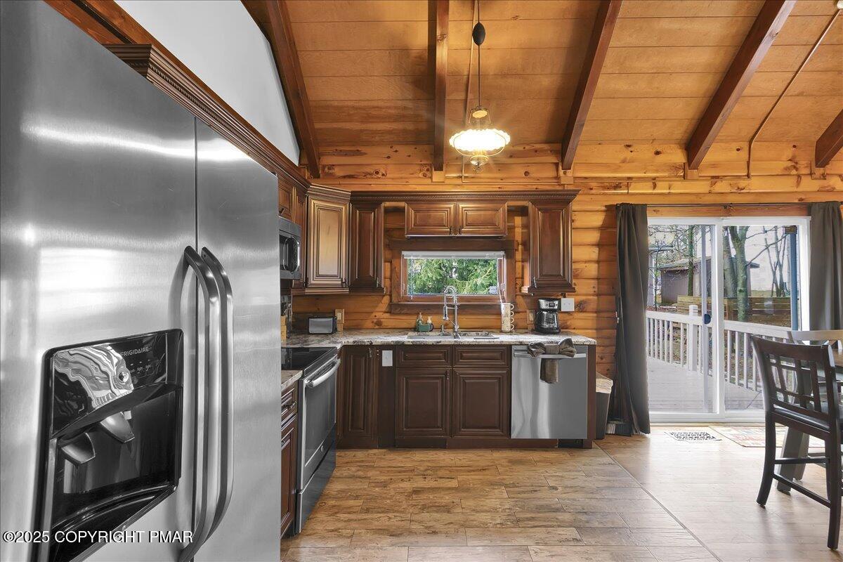 7515 Crestview Drive