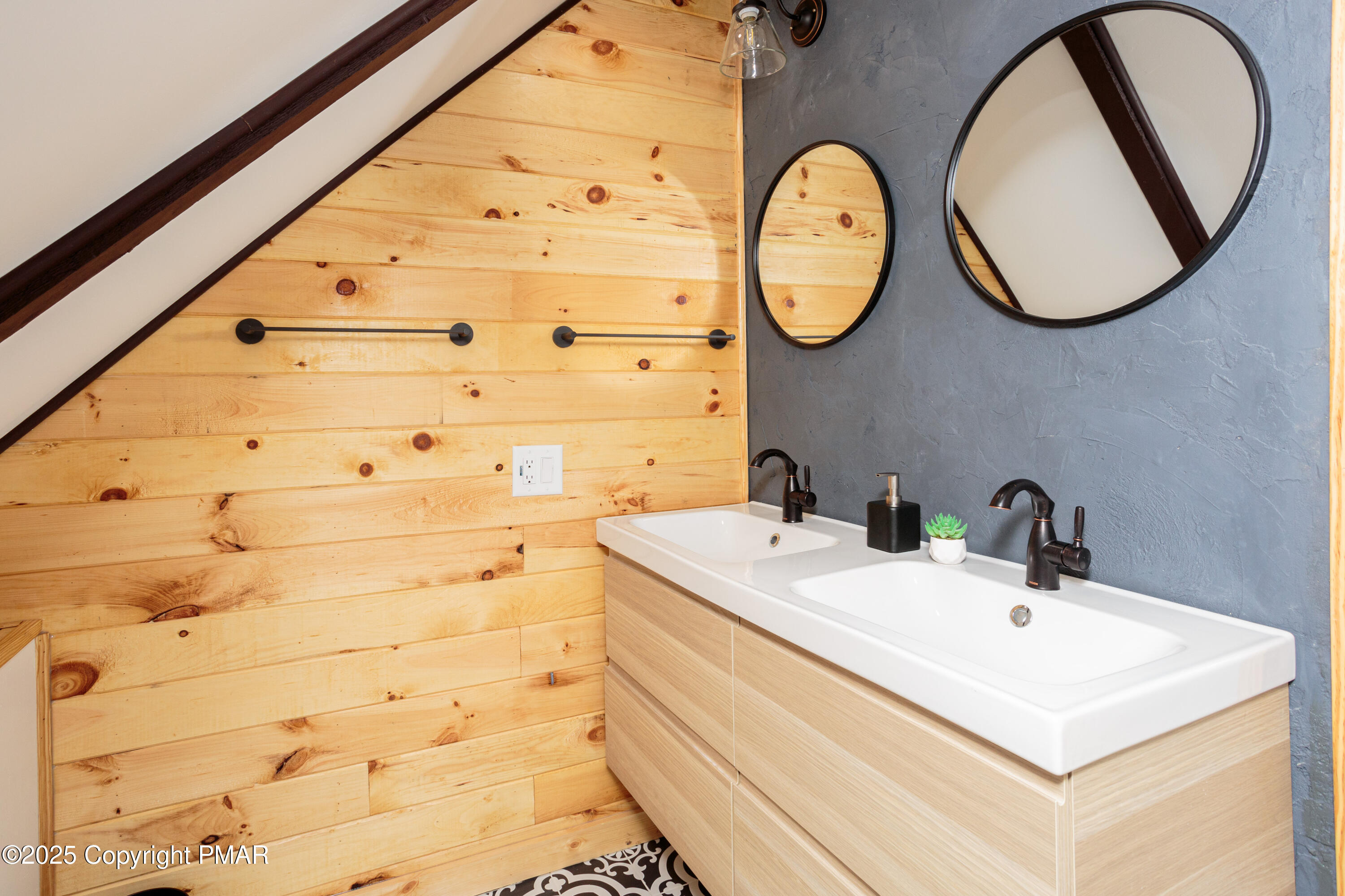 619 Washington Place