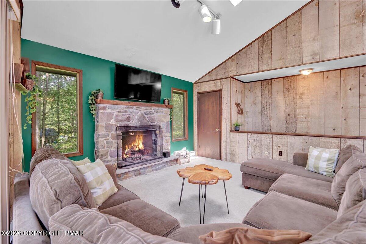 4121 Hemlock Trail