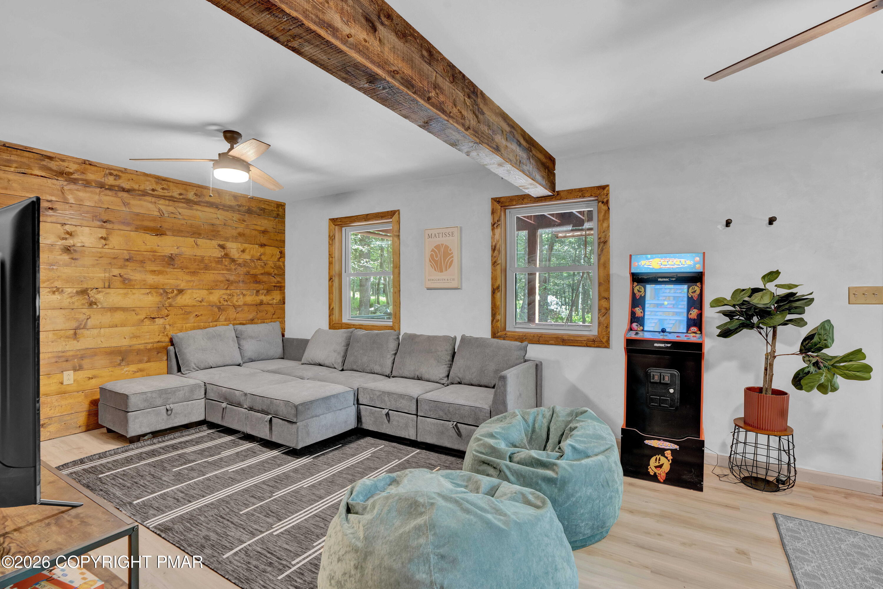 24 W Creekview Drive
