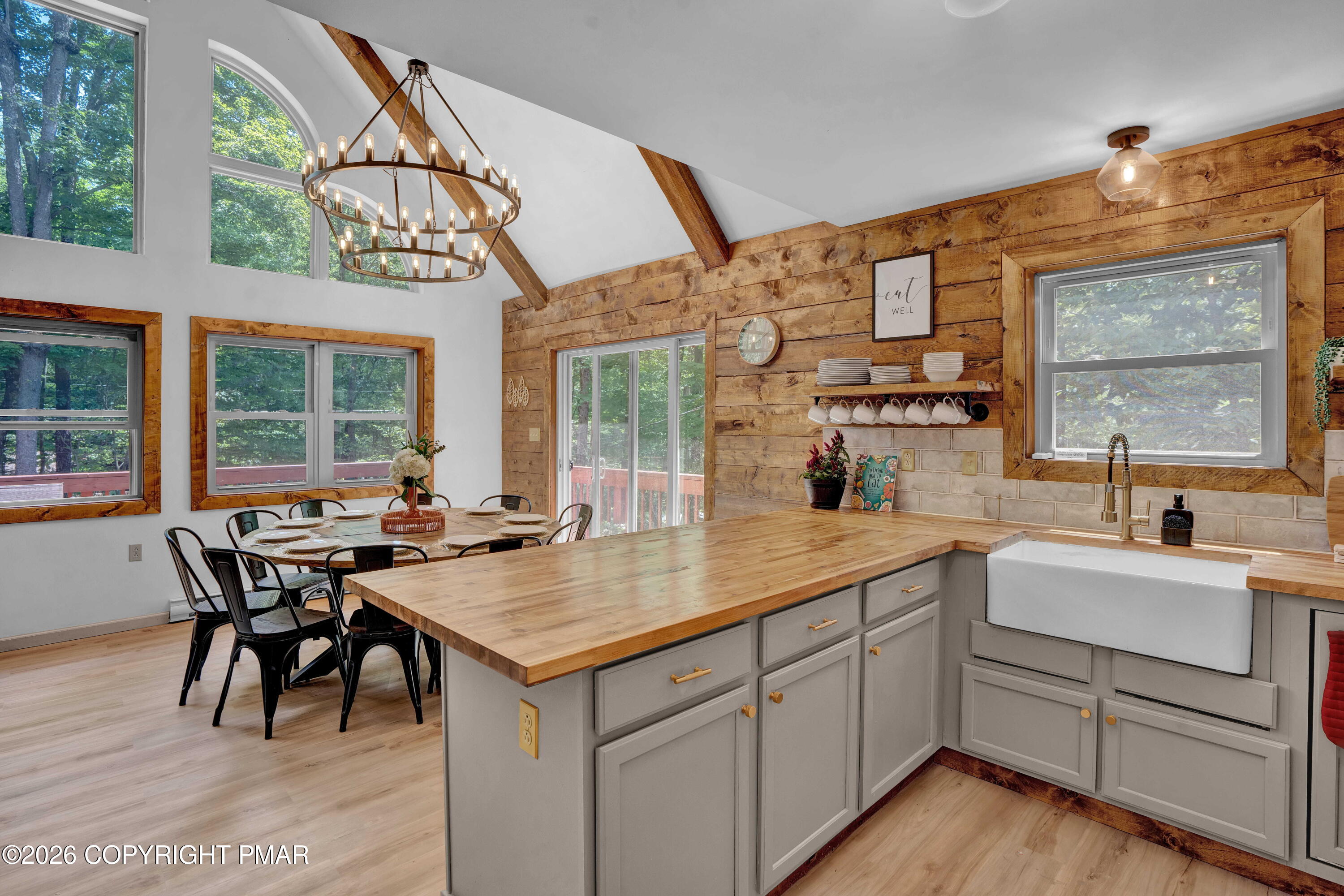 24 W Creekview Drive