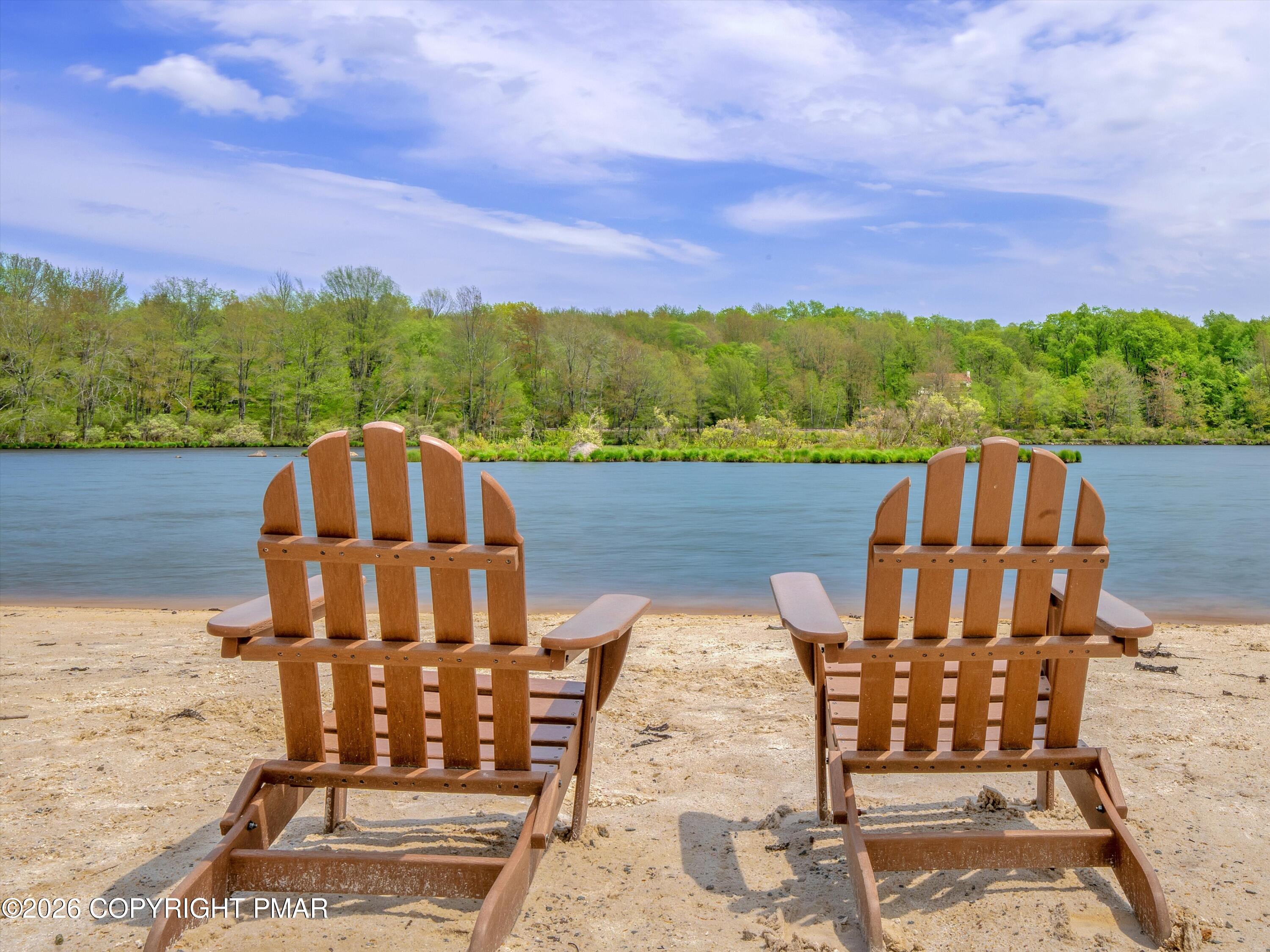 24 W Creekview Drive
