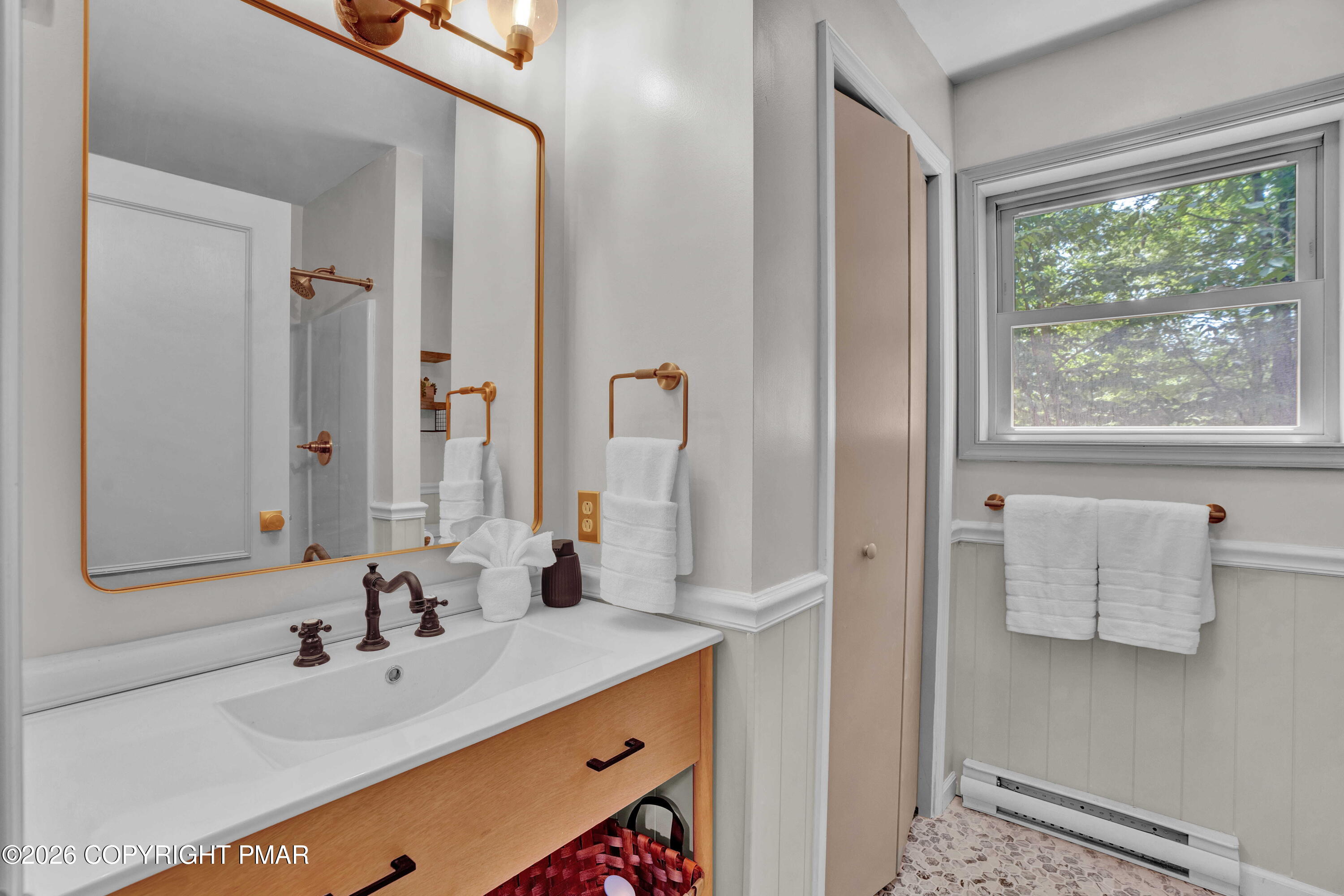 24 W Creekview Drive