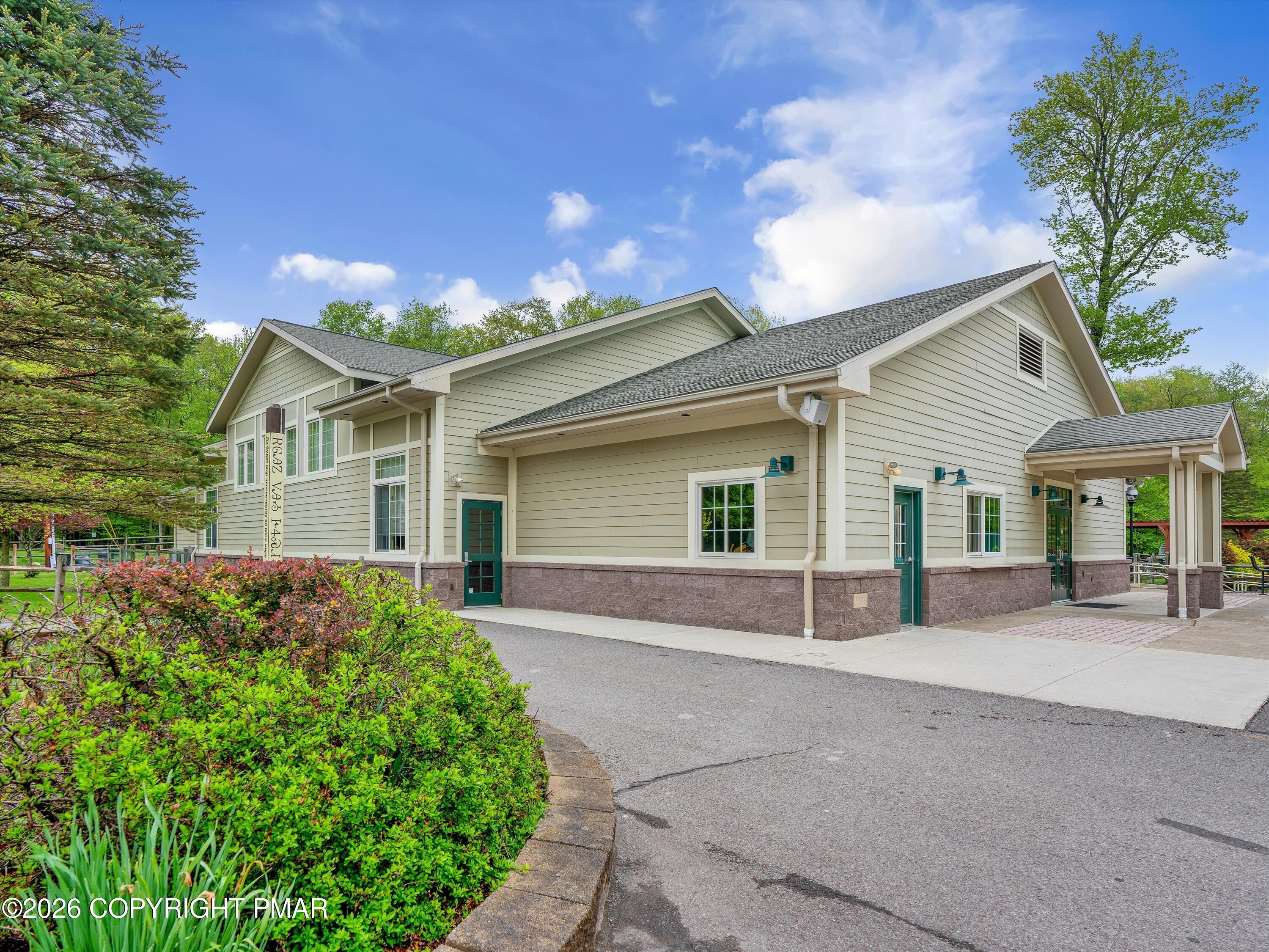 24 W Creekview Drive