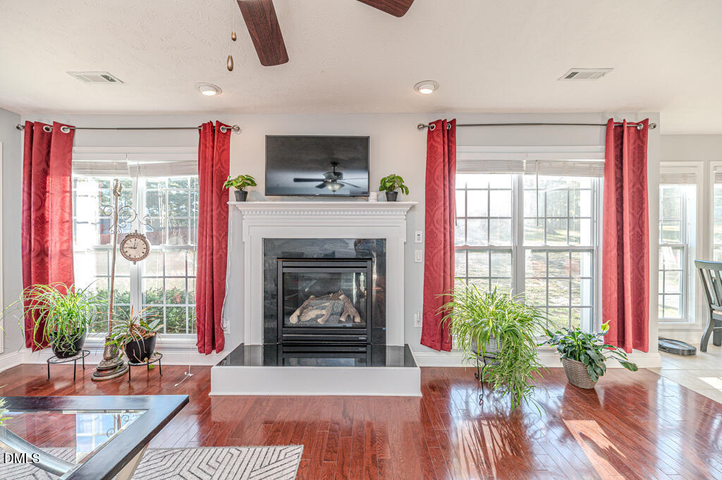 437 Spring Flowers Drive, Cameron