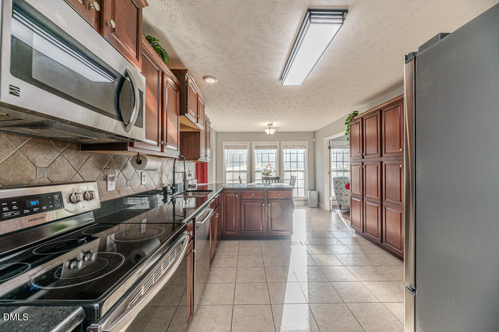 437 Spring Flowers Drive, Cameron