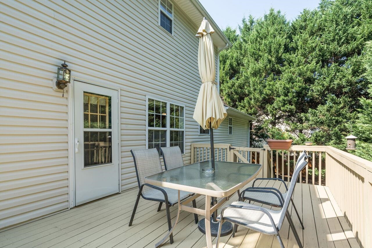 106 Creekbrook Court