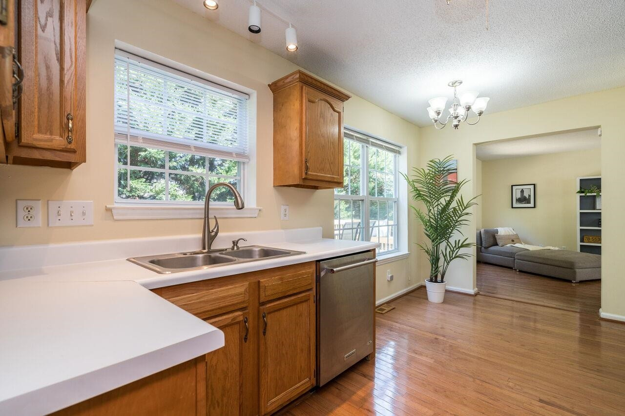 106 Creekbrook Court