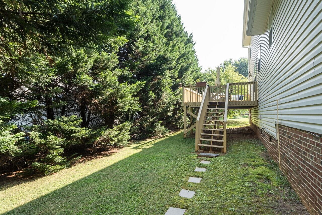 106 Creekbrook Court