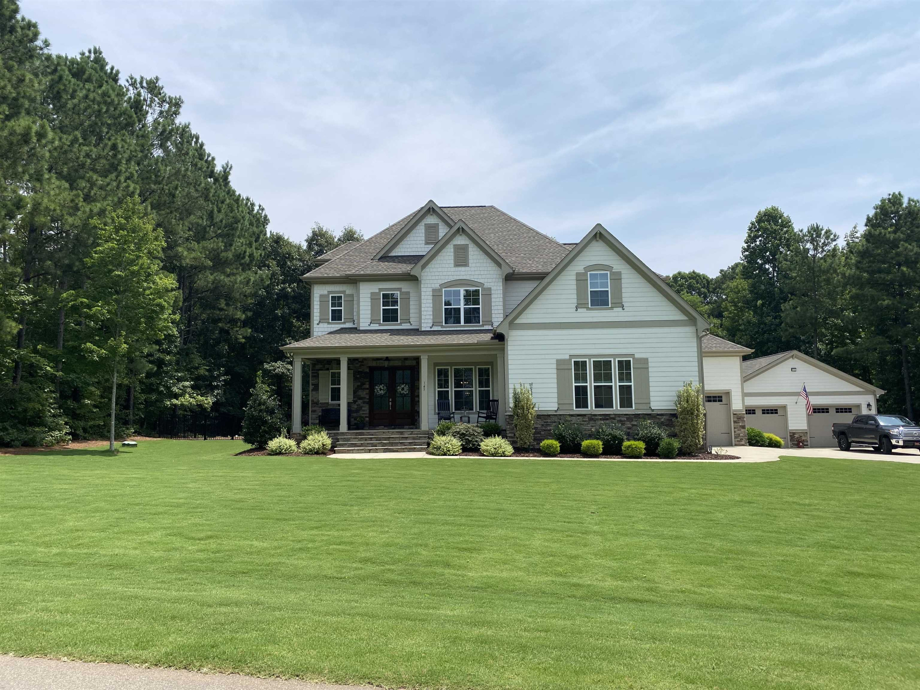 145 Lakes Edge Lane