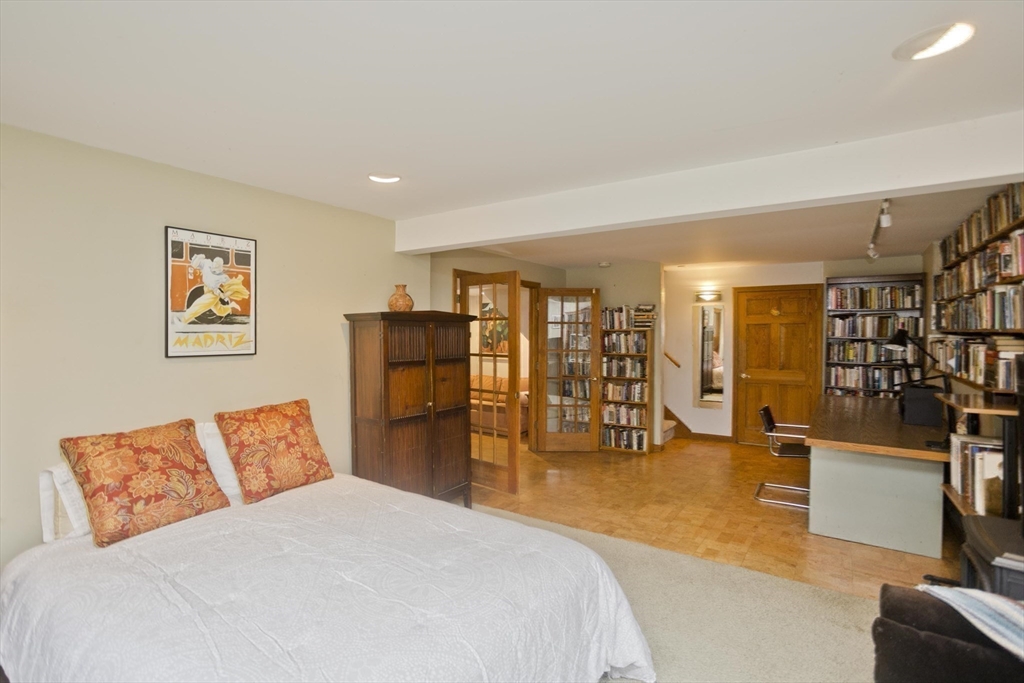 17 Buffam Rd