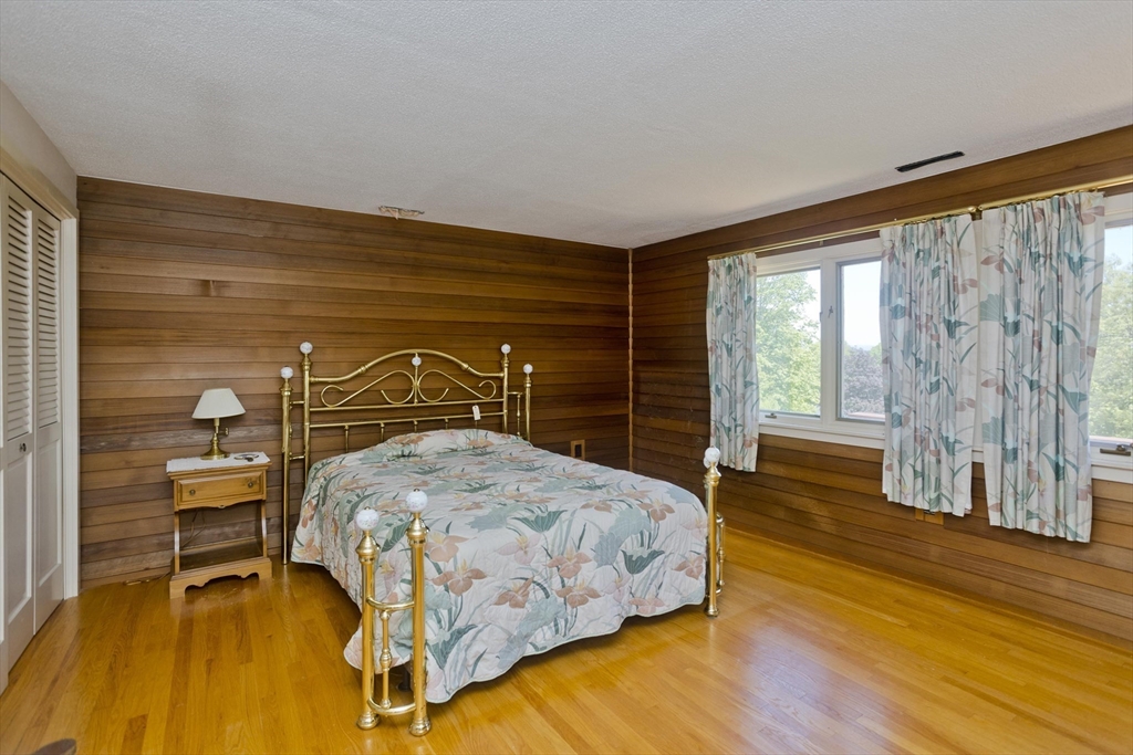 38 Mountain Rd