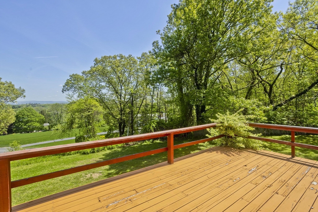38 Mountain Rd
