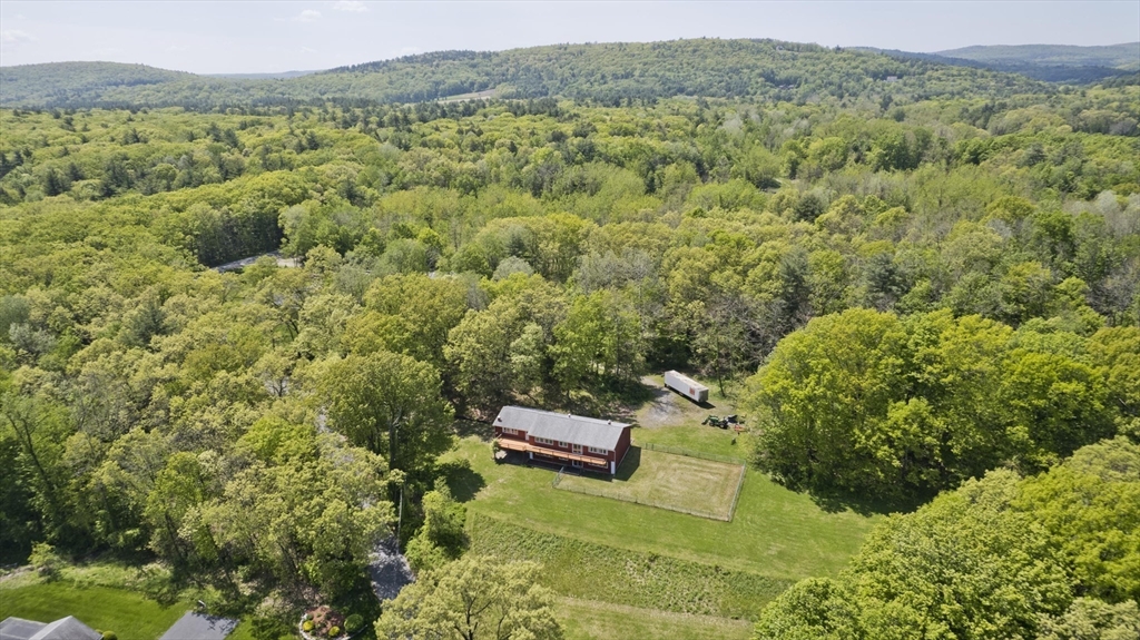 38 Mountain Rd