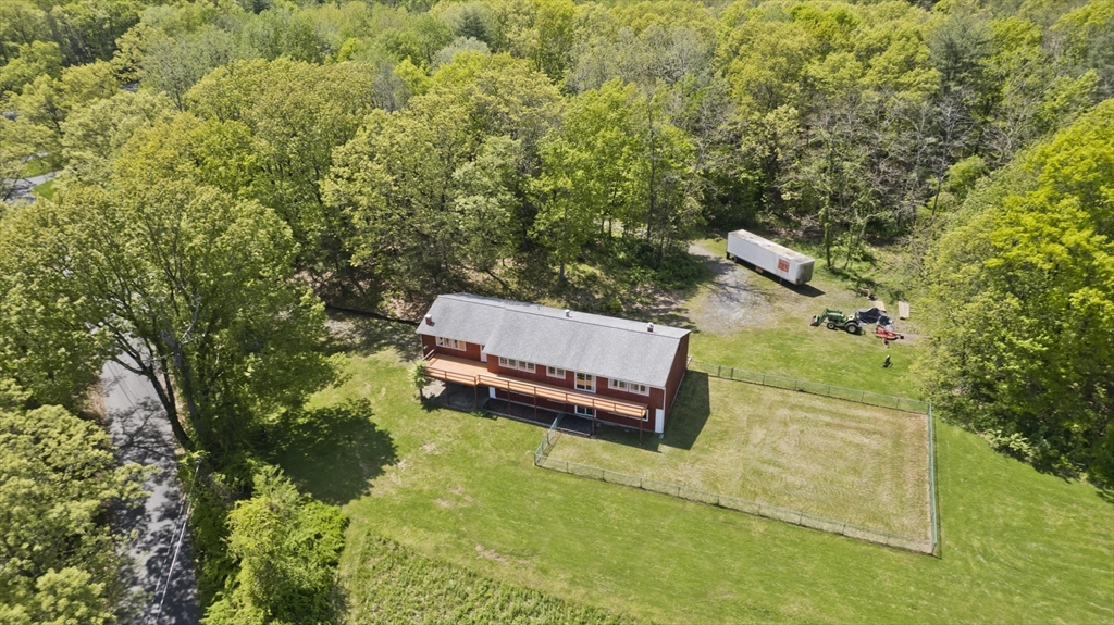 38 Mountain Rd