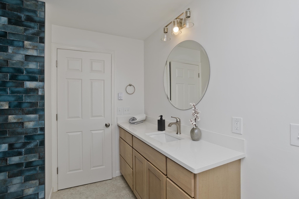 36 Thayer St