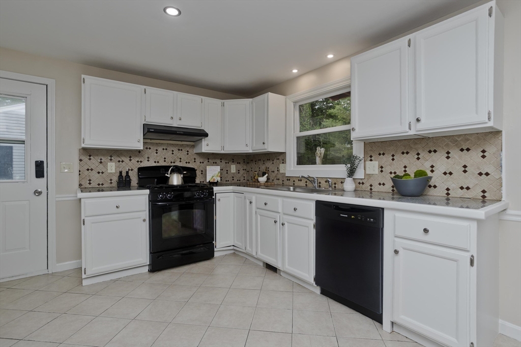 10 Matthew Dr