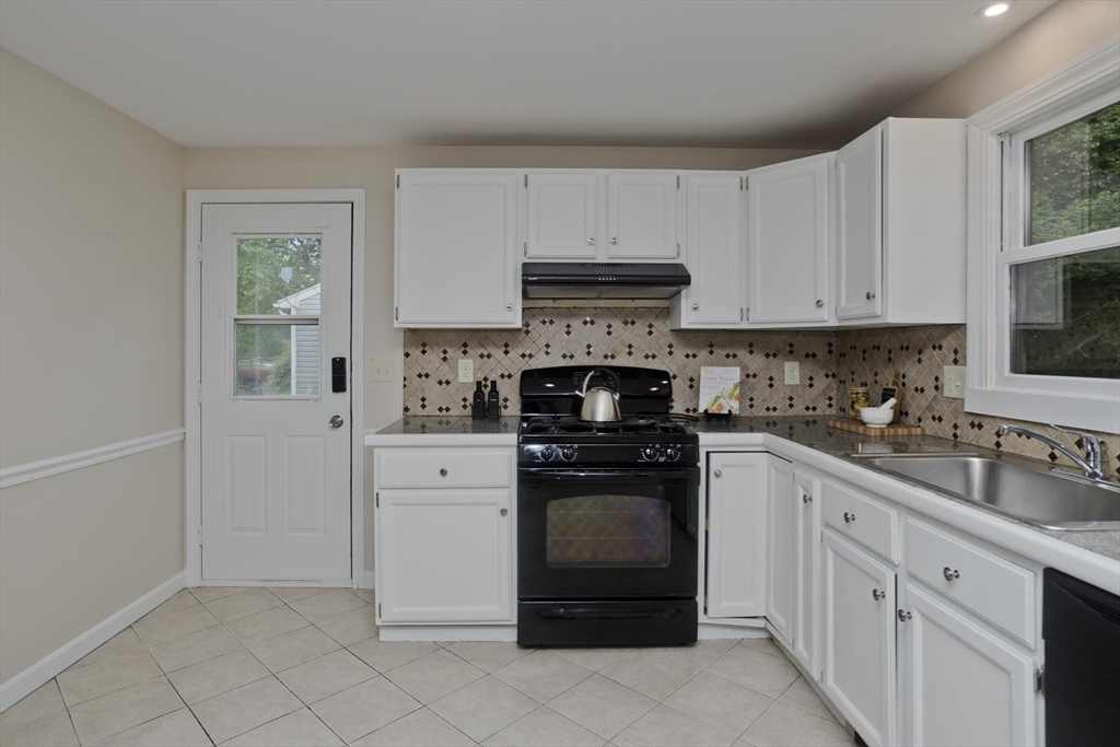 10 Matthew Dr