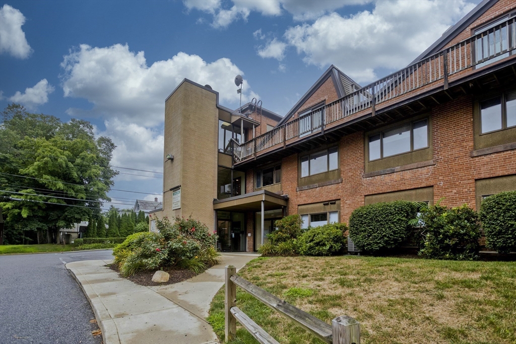267 Locust St #1E