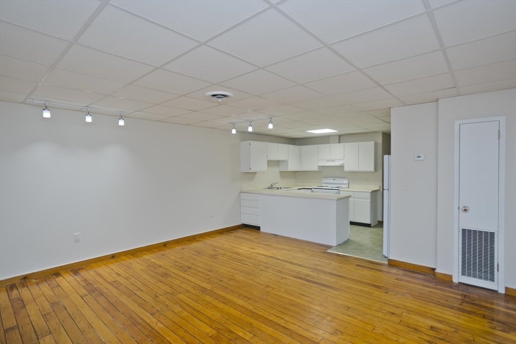 267 Locust St #1E