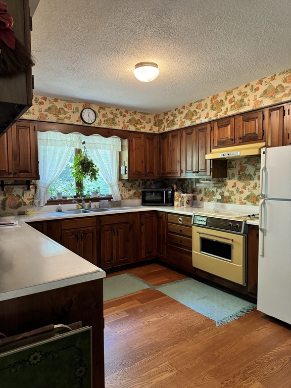 389 Leverett Rd