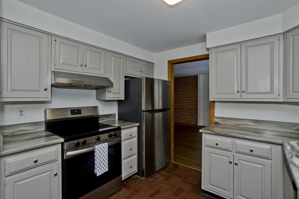 94 Amherst Rd