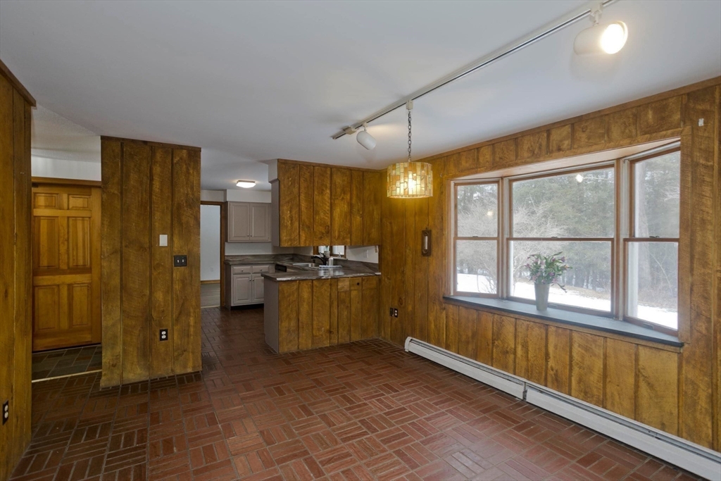94 Amherst Rd